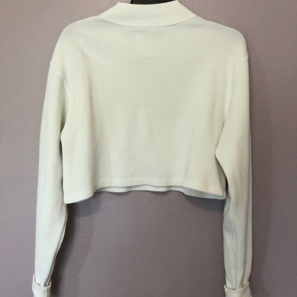 ***SOLD***Super Cute White Cropped Sweater💫 - Picture 4 of 5